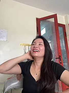 Bee Yellow00 online show from June 2026 01:45:01 AM