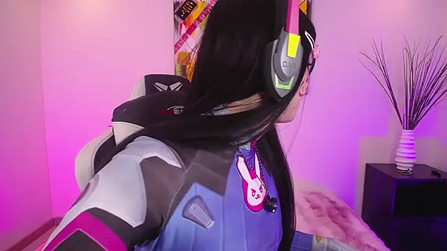 Damiian20  online show from April 2026 12:13:01 PM