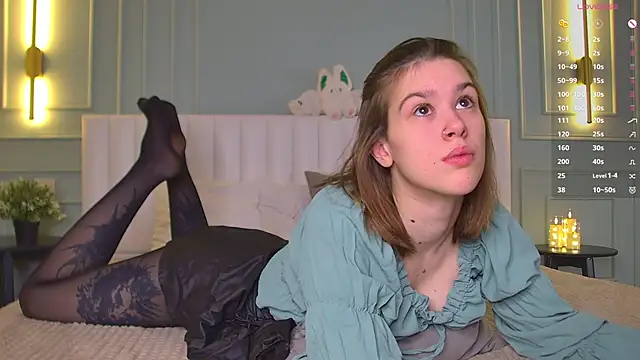 LoraPuffs online show from February 2026 04:03:02 PM