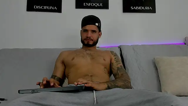 AUSTINN TORRES online show from June 2026 09:35:02 PM