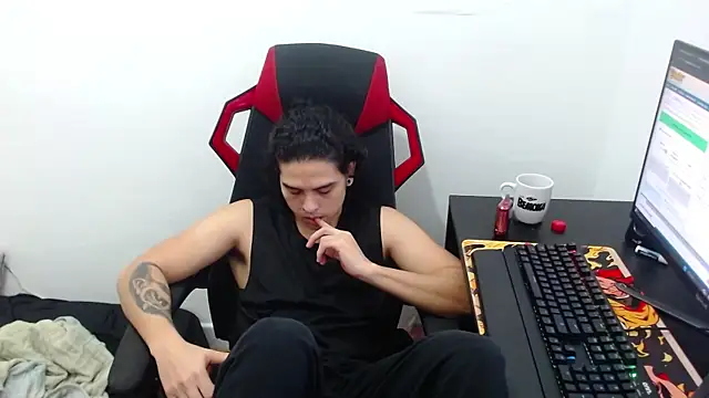 LiamRidesr online show from November 2025 11:59:01 PM