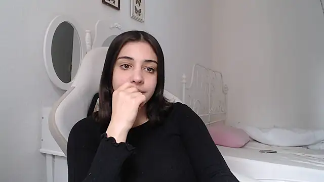 bellefleurrr online show from April 2026 01:43:02 PM