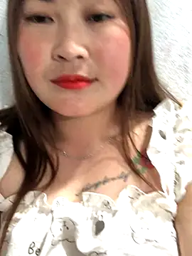 Snapshot of bombom1x chatting on November 2025 04:20:02 PM bombom1x online show from November 2025 04:20:02 PM