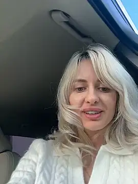 blondegirlx online show from November 2025 01:00:01 PM