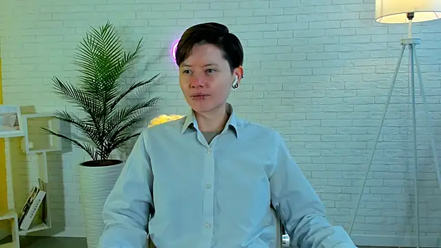 Snapshot of BellaVanruiten chatting on October 2025 07:03:02 AM BellaVanruiten online show from October 2025 07:03:02 AM
