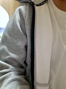 yuta 00 online show from April 2026 04:37:02 PM