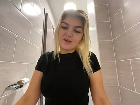 rosie-hipstergal online show from January 2026 02:43:01 PM