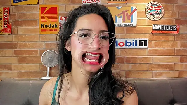 foxy sharlotte online show from April 2026 07:07:02 PM