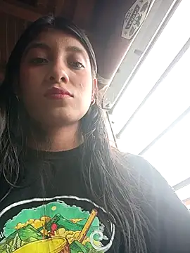 YeseniaRodriguez3 online show from November 2025 04:36:01 PM