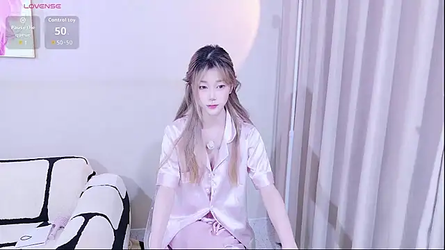 xiaoxi---n online show from November 2025 09:42:02 AM