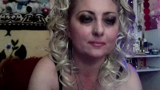 xHot Amazonq online show from December 2025 05:53:02 PM