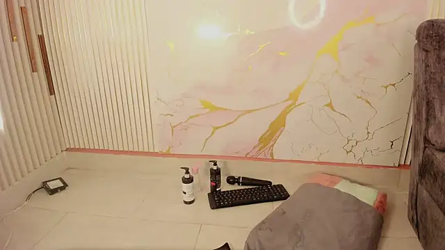 NhoanBrunette online show from April 2026 07:58:02 PM