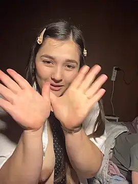 Snapshot of angietubebe chatting on November 2025 02:13:02 AM angietubebe online show from November 2025 02:13:02 AM