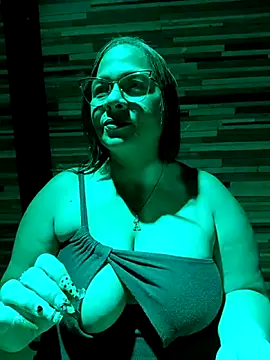 Snapshot of Angie_milf50 chatting on June 2026 04:07:02 AM Angie milf50 online show from June 2026 04:07:02 AM