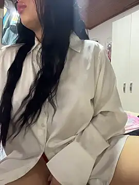 Im Saraaaa online show from November 2025 07:13:02 PM