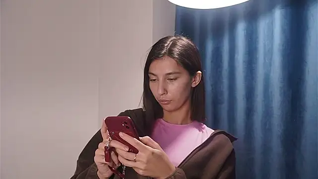 Snapshot of YolondaLiff chatting on October 2025 04:49:02 AM YolondaLiff online show from October 2025 04:49:02 AM