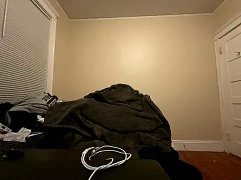 Snapshot of KeepItToMeOnly chatting on November 2025 04:44:01 AM KeepItToMeOnly online show from November 2025 04:44:01 AM