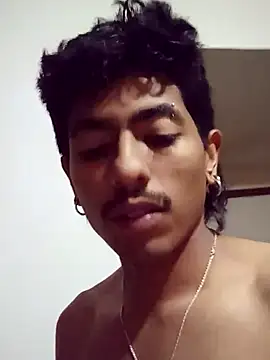 SkinniYamo online show from April 2026 04:52:02 AM