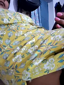 Hot-Rubyy online show from April 2026 05:18:01 PM