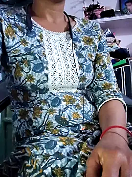 Hot-Rubyy online show from April 2026 04:33:02 PM