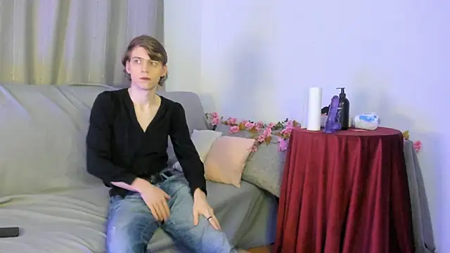 AvenGlow online show from February 2026 08:43:01 PM