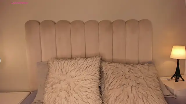 Melanie hillz online show from March 2026 07:20:02 PM