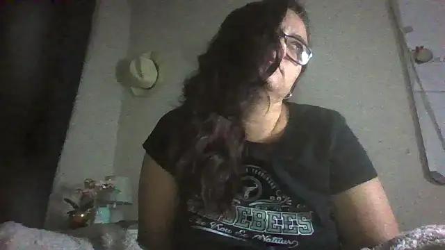 Snapshot of lilMissMarli chatting on April 2026 12:27:01 AM lilMissMarli online show from April 2026 12:27:01 AM