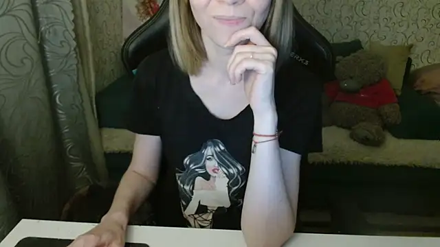 Snapshot of _Alisa_Allison_ chatting on October 2025 02:40:01 PM Alisa Allison online show from October 2025 02:40:01 PM