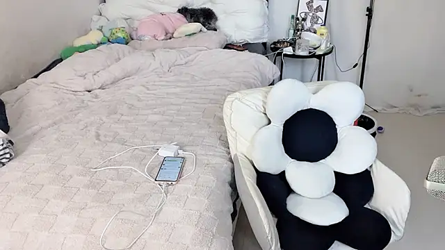 Snapshot of UOUOTT chatting on November 2025 05:06:01 AM UOUOTT online show from November 2025 05:06:01 AM