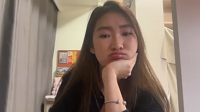 AlishaCheng online show from December 2025 01:18:02 PM