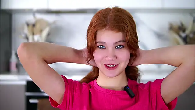 YettaCalabria online show from November 2025 12:11:01 PM