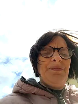 Piediniecollant online show from April 2026 10:27:01 AM