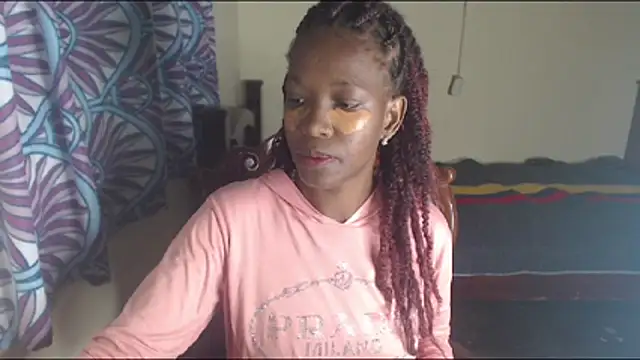 Snapshot of LilithMiller_ chatting on June 2026 08:33:02 PM LilithMiller online show from June 2026 08:33:02 PM