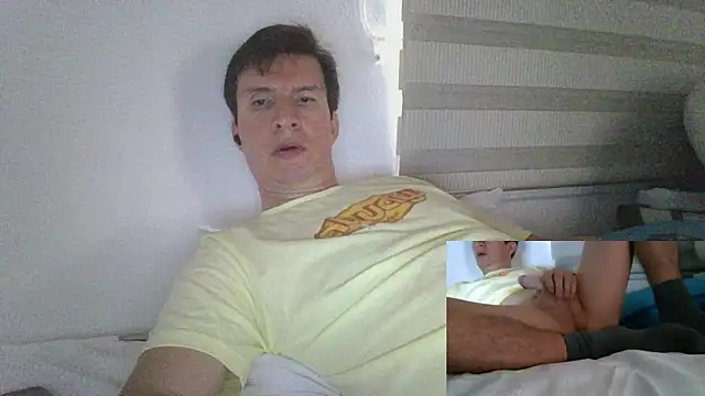 Snapshot of carliesexyman chatting on October 2025 06:01:01 PM carliesexyman online show from October 2025 06:01:01 PM