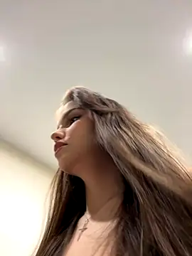 Snapshot of KissMeSashaPlz chatting on November 2025 08:43:02 PM KissMeSashaPlz online show from November 2025 08:43:02 PM