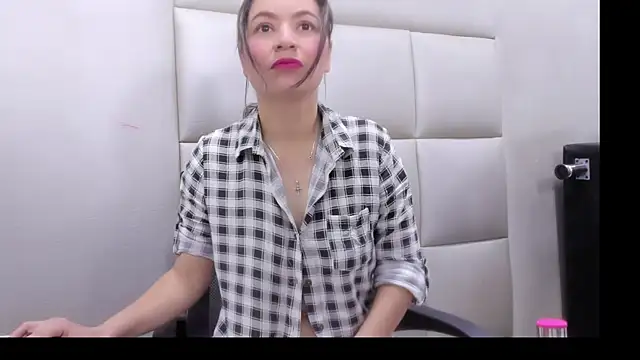 Snapshot of HannMachinne chatting on October 2025 10:47:02 PM HannMachinne online show from October 2025 10:47:02 PM