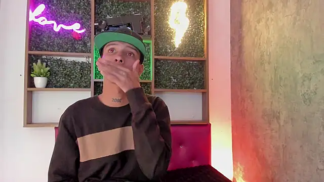 Max Steell online show from October 2025 05:44:02 AM