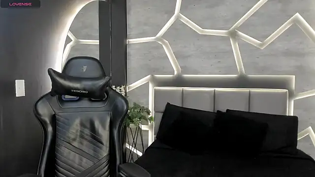 DakotaRussell  online show from January 2026 11:14:02 AM