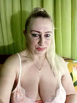 Snapshot of Esenia505 chatting on April 2026 02:51:02 AM Esenia505 online show from April 2026 02:51:02 AM