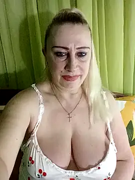 Snapshot of Esenia505 chatting on April 2026 02:58:01 AM Esenia505 online show from April 2026 02:58:01 AM