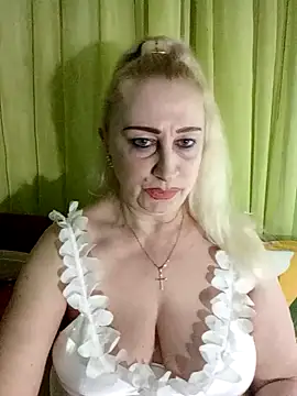 Snapshot of Esenia505 chatting on April 2026 03:03:02 PM Esenia505 online show from April 2026 03:03:02 PM