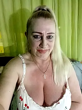 Snapshot of Esenia505 chatting on May 2026 01:41:01 PM Esenia505 online show from May 2026 01:41:01 PM