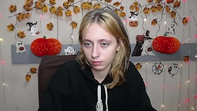 TracyLll online show from November 2025 12:06:02 PM