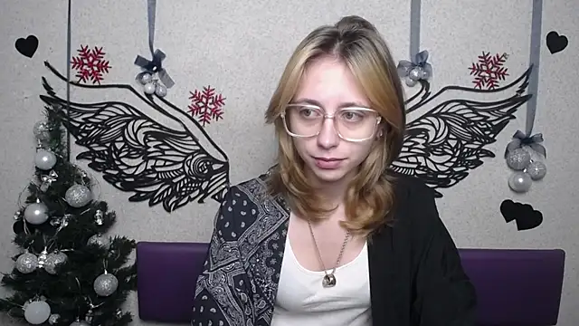 TracyLll online show from December 2025 06:09:02 AM