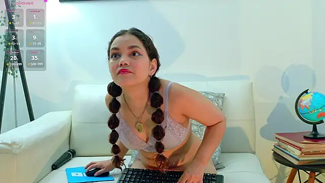 R3d Moonss   online show from January 2026 06:02:02 PM