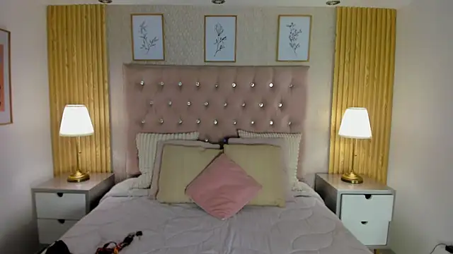 Snapshot of KamyGlam chatting on July 2026 08:00:01 PM KamyGlam online show from July 2026 08:00:01 PM