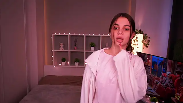 LauraHansil online show from November 2025 06:57:02 AM