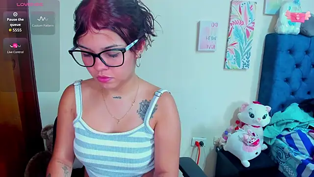 Emma boo online show from October 2025 03:24:02 PM