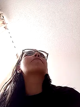 Snapshot of Macarena-2 chatting on November 2025 06:53:02 PM Macarena-2 online show from November 2025 06:53:02 PM