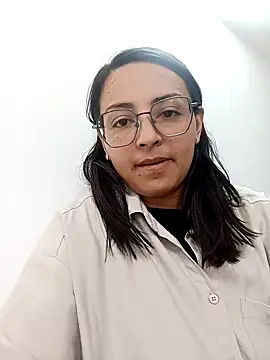 Snapshot of Macarena-2 chatting on November 2025 06:18:01 PM Macarena-2 online show from November 2025 06:18:01 PM